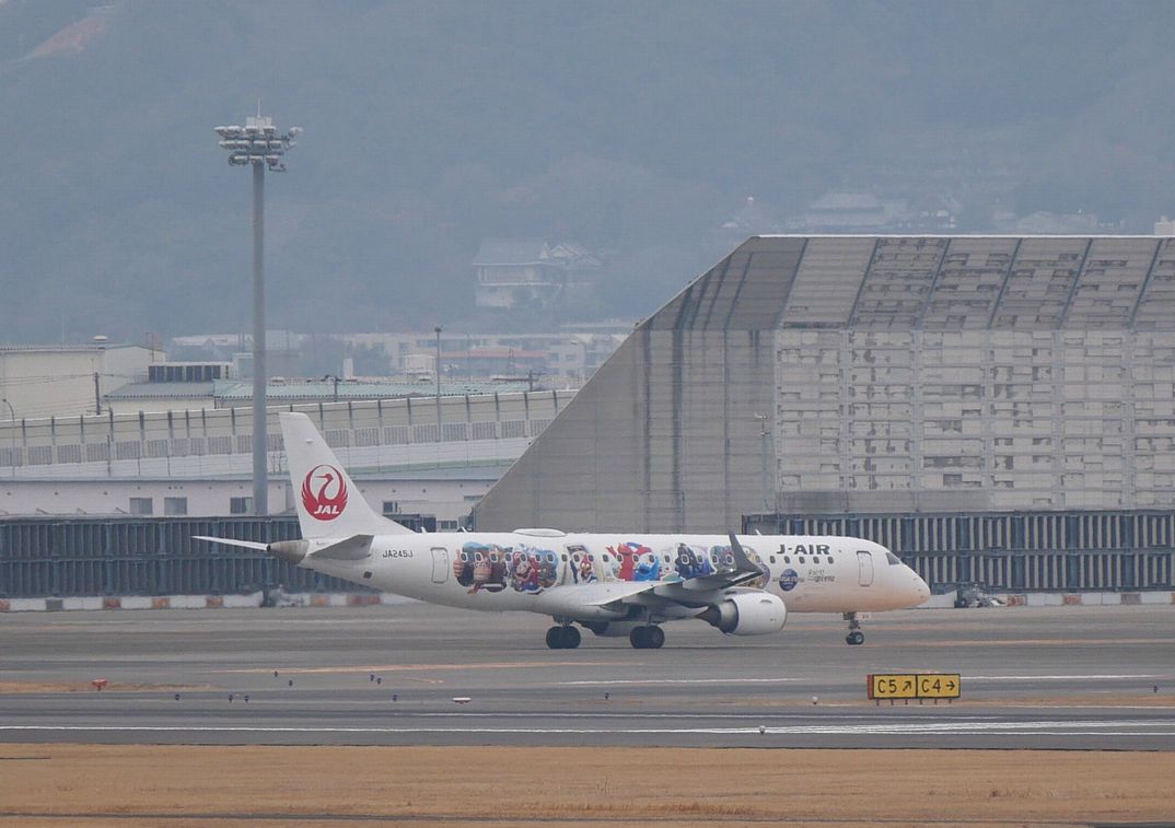 USJジェット2(J-AIR) : ad-car's ラッピングデス USJジェット2(J-AIR) : ad-car's ラッピングデス