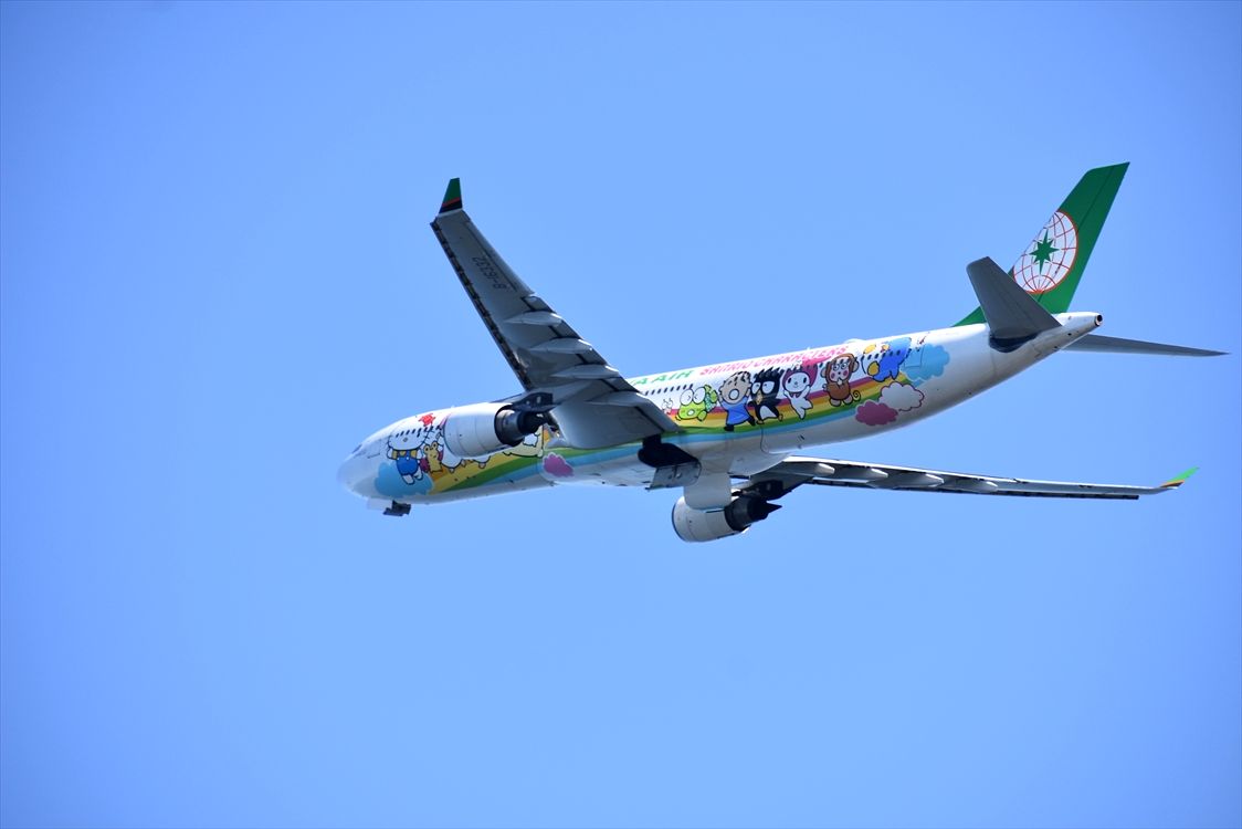 サンリオ ドリームジェット（エバー航空） : ad-car's ラッピングデス