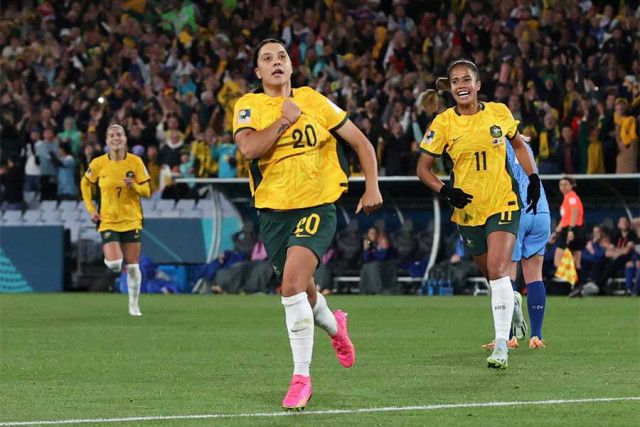 【悲報】男子サッカーは女子に比べて“○○すぎ＆○○すぎ”ｗｗｗｗｗｗ