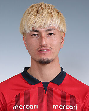 【朗報】仲直りした模様！！鈴木優磨が元チームメイトと一触即発のにらみ合いｗｗｗ