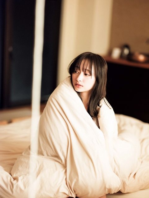 【驚愕】影山優佳さん、DAZN見るときの姿勢ｗｗｗｗｗｗｗ