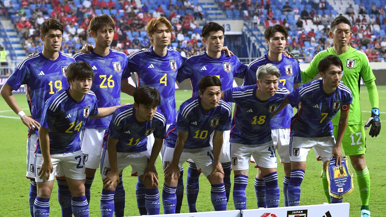 【悲報】日本のサッカーさん、せっかく攻めてるのに後ろにばっかりパスするから負けてしまうｗｗｗ