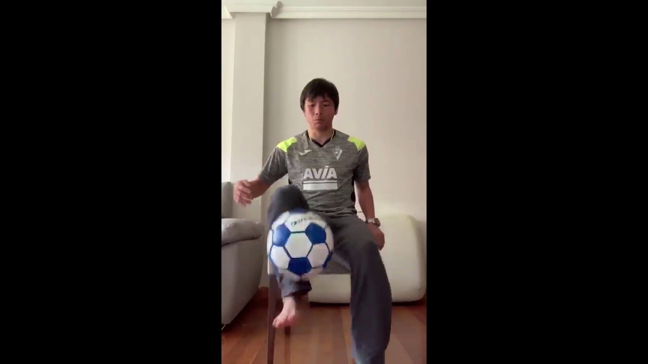 チャレンジ動画 サッカー選手のチャレンジ動画を 公園にいって練習したいよね リビングではできん Jリーグまるわかり まとめkickoff