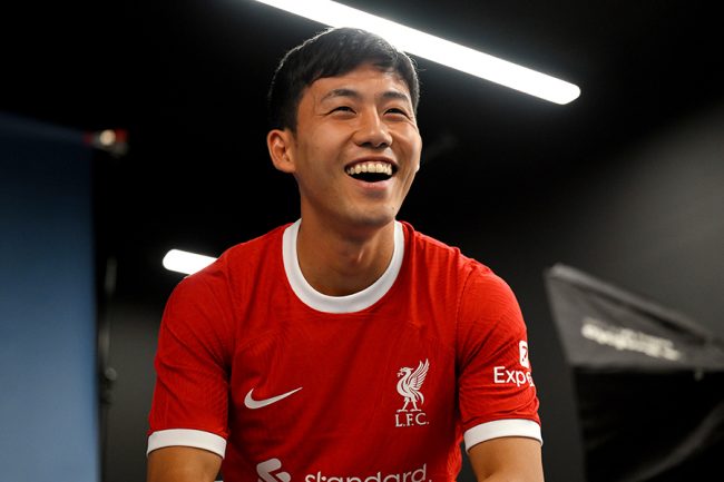 【朗報】遠藤航がフル出場！リバプールはマンUとスコアレスドローも、プレミア10試合負けなし！