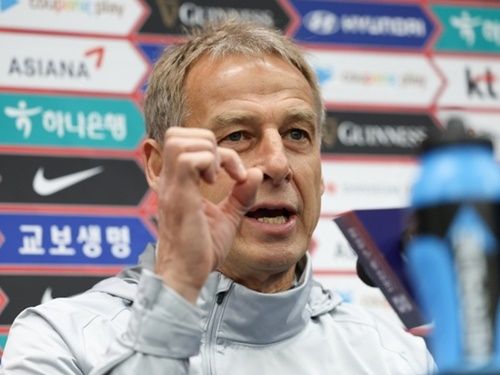 【悲報】韓国・クリンスマン監督が喋っちゃった！代表選手の移籍、正式発表前に口を滑らしオフサイドｗｗｗ