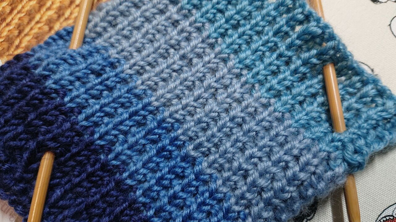 棒針あみ12号 変わりゴミ編みのモチーフ（すべり目）アシェット