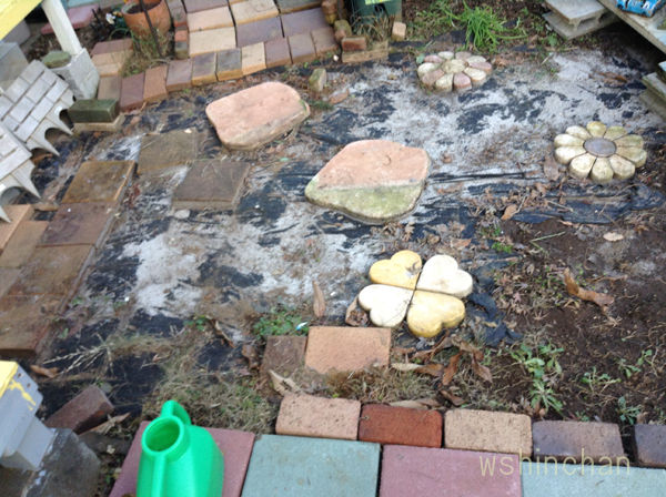 ガーデニングは勢い 雑草なしの庭造り02 ガーデニング 庭 レンガを敷く Wshinchan Next