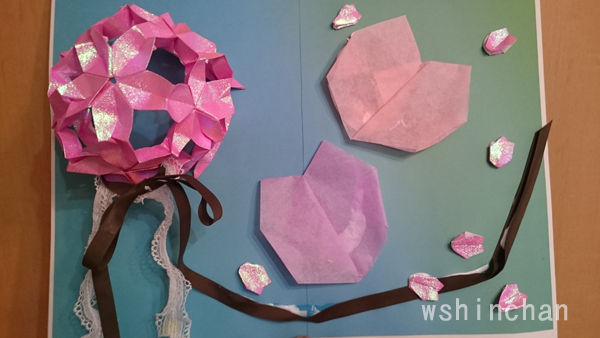 折り紙 超簡単なサクラの花びらの作り方 中学小学校のディスプレイ