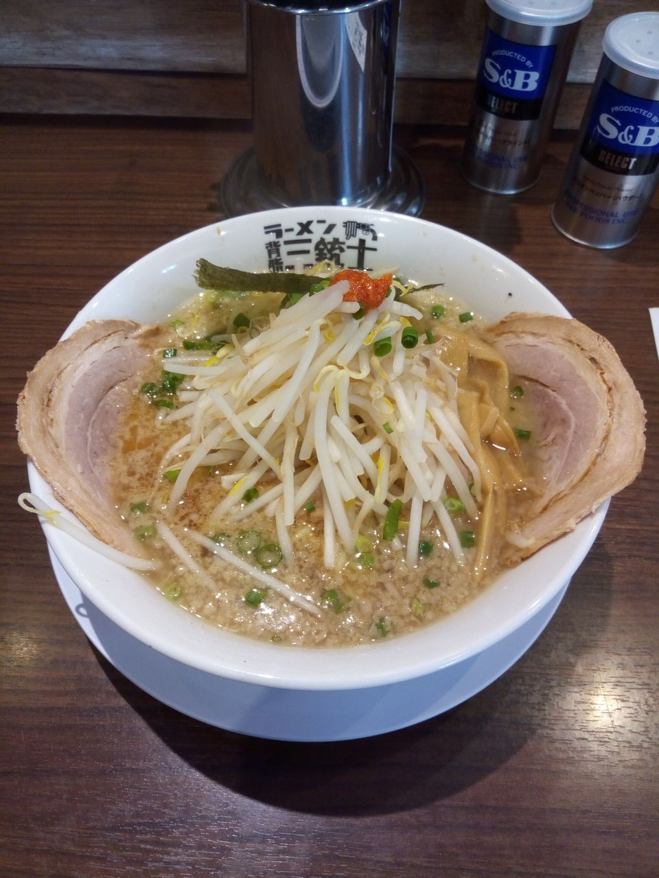 ラーメン背脂三銃士 ホワイト 脂 ホワイト もやし 新潟ラーメン とあるラーメン同好会