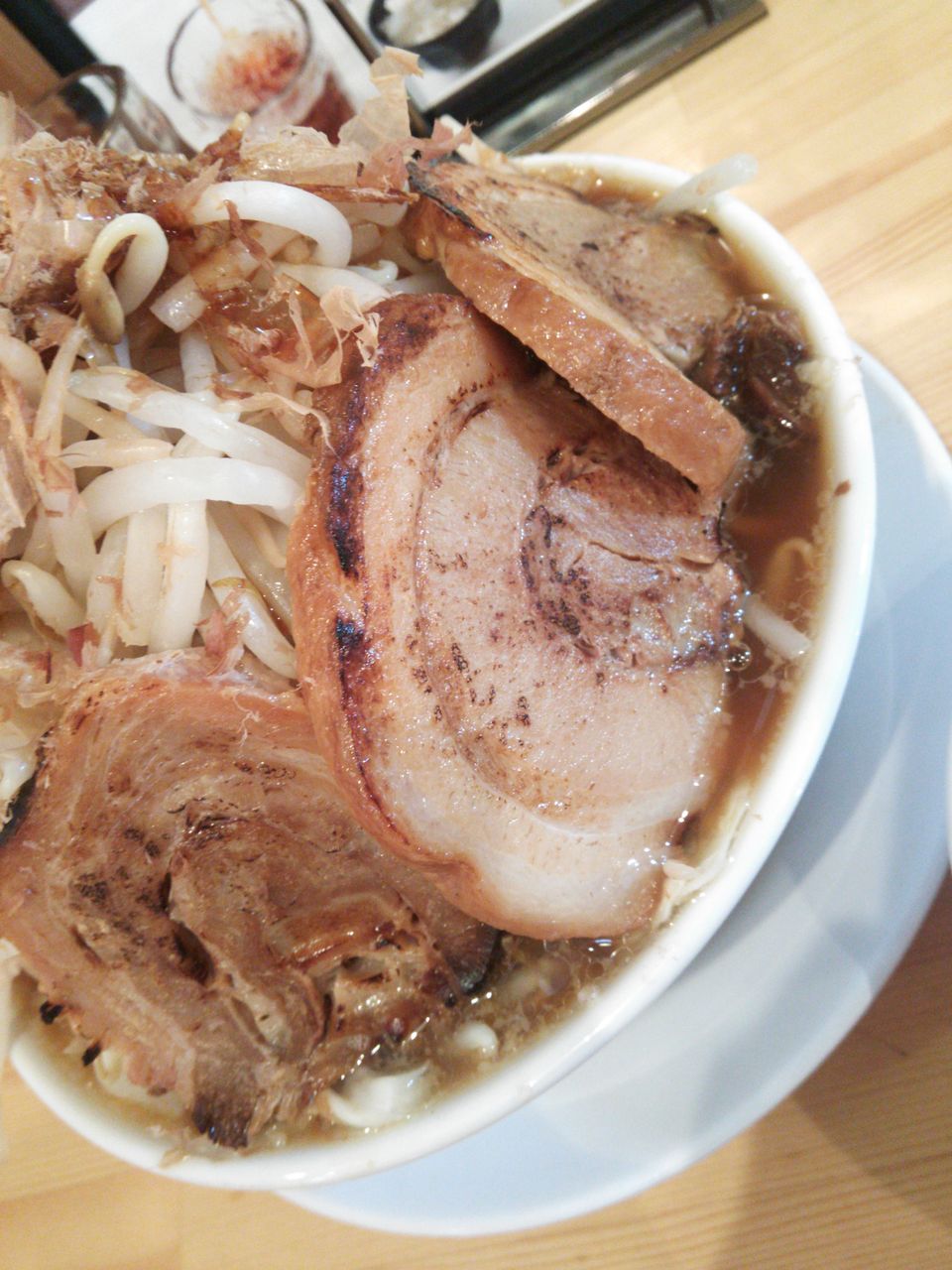 マッチョ麺  超大盛り」×「超辛い」！ 120gめんで満足ボリュームの「鬼辛みそ