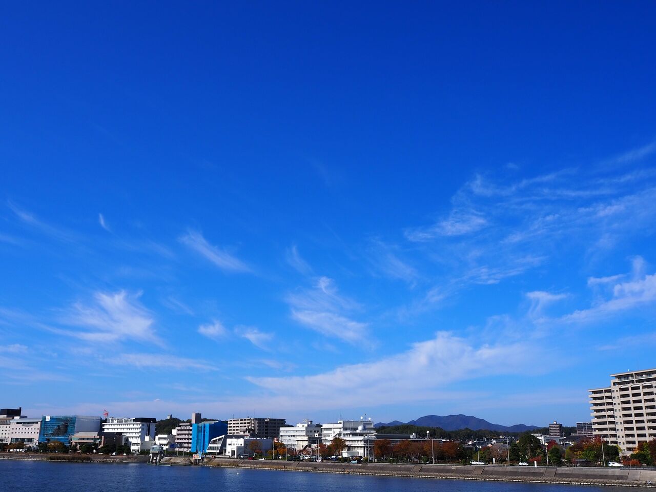 小春日和と時雨の空 チーム森田の 天気で斬る