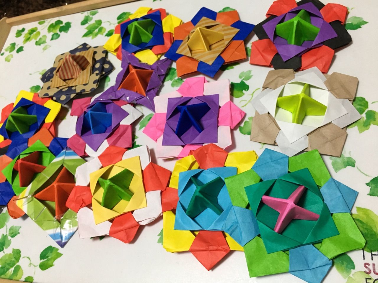折り紙３枚で作る よく回るコマ 折り紙での作り方 てんてん と ピコたん の１日いっぽ
