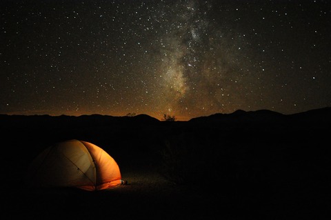 2560px-Camping_in_Death_Valley