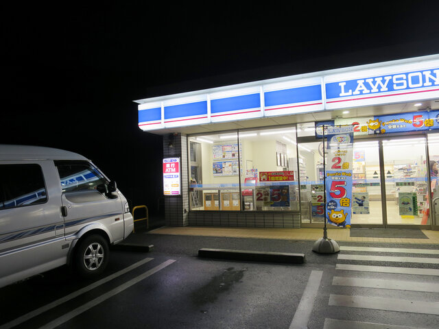 【やりますやん】ローソン駐車場が車中泊OK！1泊2500円〜