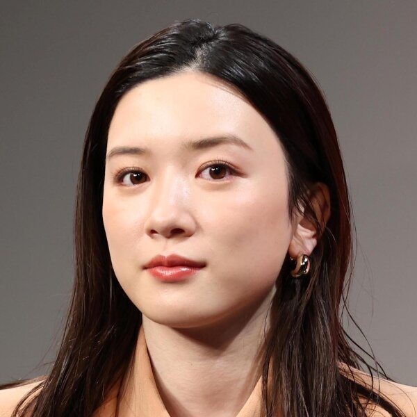 【大丈夫なん？】永野芽郁、《憔悴の近影》頬こけ目元腫れ…