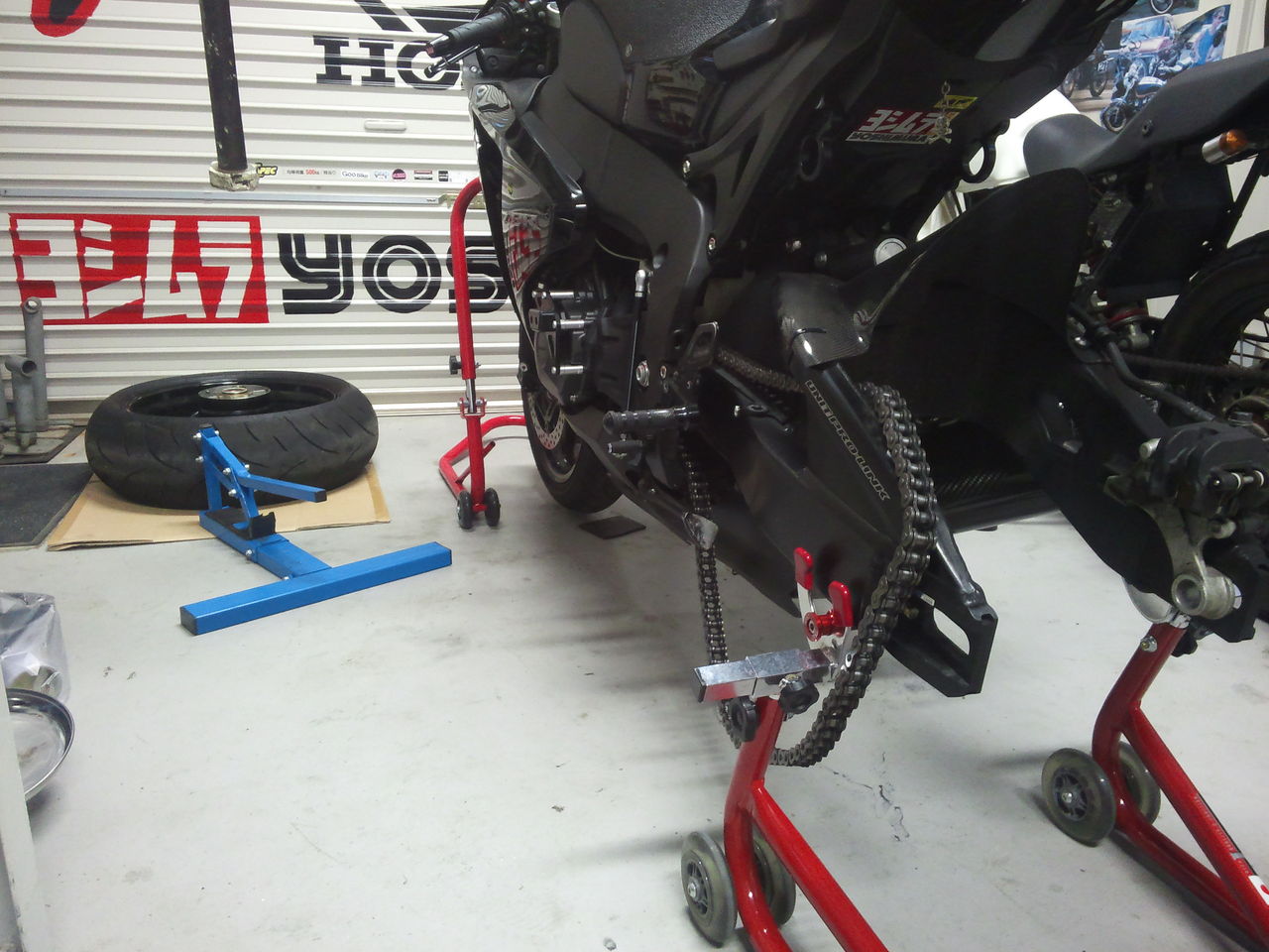 タイヤ交換 その１ Cbr1000rr Sc59 等々のブログ
