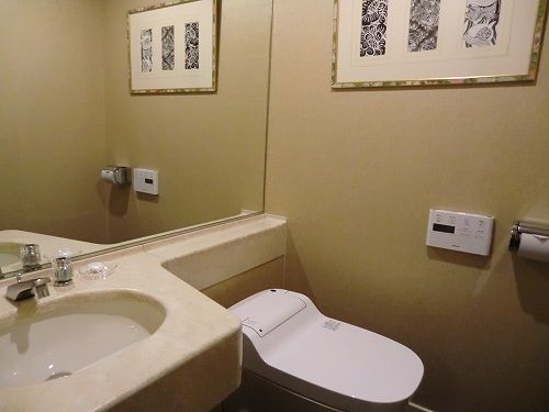 【 HOTEL AGORA osaka-moriguchi スイート（1083号室）】〔中は洗い場付きのトイレ〕 (12)