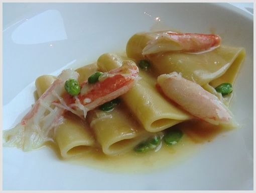 イタリア料理「ラ ベデュータ」セントレジスホテル大阪 ∥*ずわい蟹とそら豆のパッケリ　アメリケーヌソース*料理アップ∥ (16)