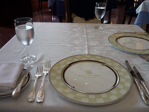 フランス料理 エスカーレ １年３６５日営業 日曜定休