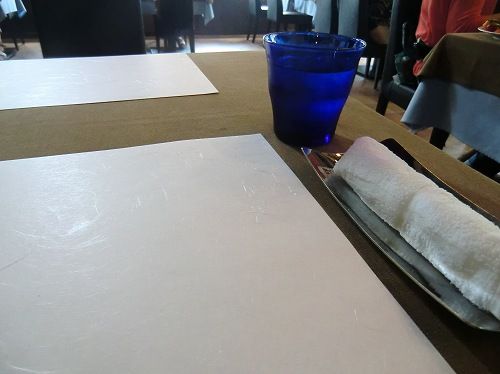 【Restaurant SASAKI（レストラン ササキ）】〔③タオルオシボリとお水が置かれた。〕 (3)