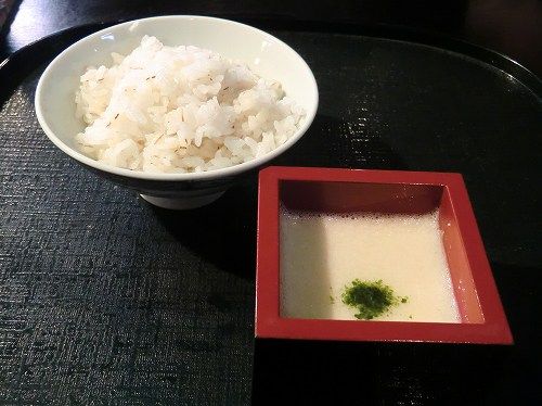 【炭鍋と豆腐料理 前蔵（まえぐら）】 兵庫・姫路市手柄1丁目／ 
*麦めしとろろ*(13)