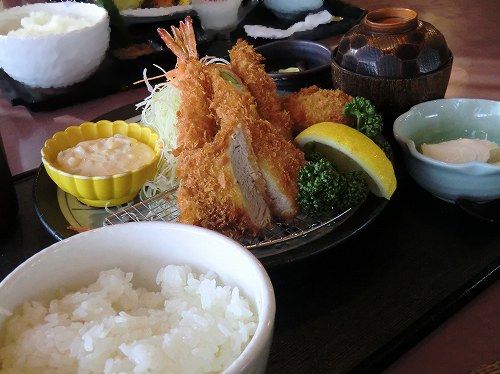 やわらかとんかつ かつぜん 東加古川店 (旬彩御膳)エビフライ／チョコ豚バラ肉のアスパラロールカツ／ひれかつ／桜海老と菜の花のクリームコロッケ／掬い豆冨／ご飯／味噌汁／漬物