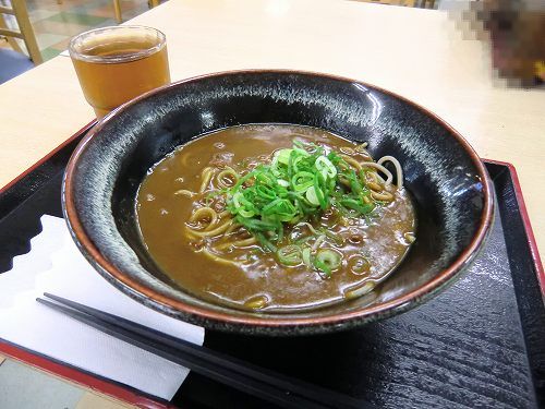 岸和田近鉄レストラン  (カレーそば／セルフでお茶の用意も。)