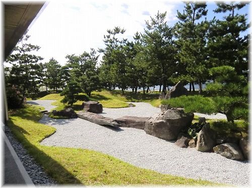 《神戸みなと温泉 蓮》 (日本庭園)