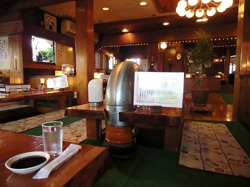 Ｂｅｅｆ Ｒｅｓｔａｕｒａｎｔ ＹＡＭＡＴＯ (紙オシボリ・タレ・空のグラス（お水はセルフで厨房付近にサーバーの設置）／店内は かなりのオオバコ)