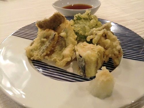 レストラン 海 （ＲＥＳＴＡＵＲＡＮＴ ＵＭＩ）〔⑩✜創作和食✜[油物]／天ぷら：鱧・茄子・しめじ・青シソ／天つゆ・おろし大根・おろし生姜〕 (10)