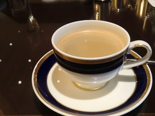 ザ・ロビーラウンジ（ザ・リッツ・カールトン大阪）／Coffee or Tea
コーヒー または 紅茶／ (16)