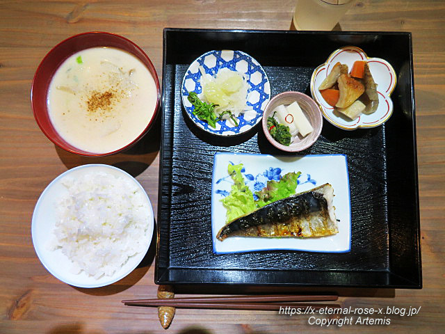 23.3.31. 野菜おおい目つねのご飯といろ