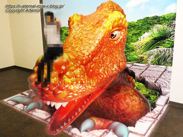 太陽公園 白鳥城 視覚トリック3Dアートミュージアム 恐竜に乗る