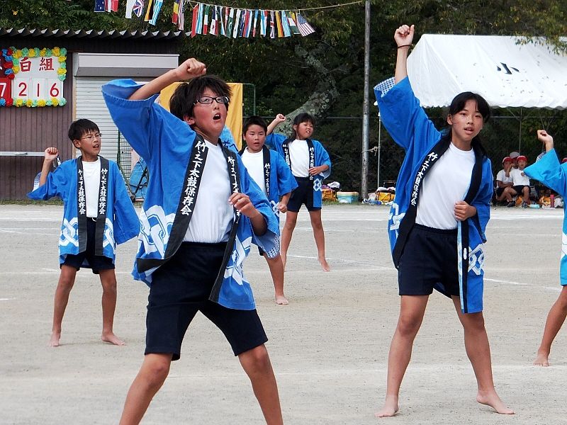足柄小学校運動会 その2 午後2時過ぎ 綱引き合戦 で幕を閉じた ここは 日本 Xiexie 足柄sa の 夜間管理人 やってま す の記録 足柄小学校運動会 その2 午後2時過ぎ 綱引き合戦 で幕を閉じた ここは 日本 Xiexie 足柄sa の 夜間管理人 やってま す の記録