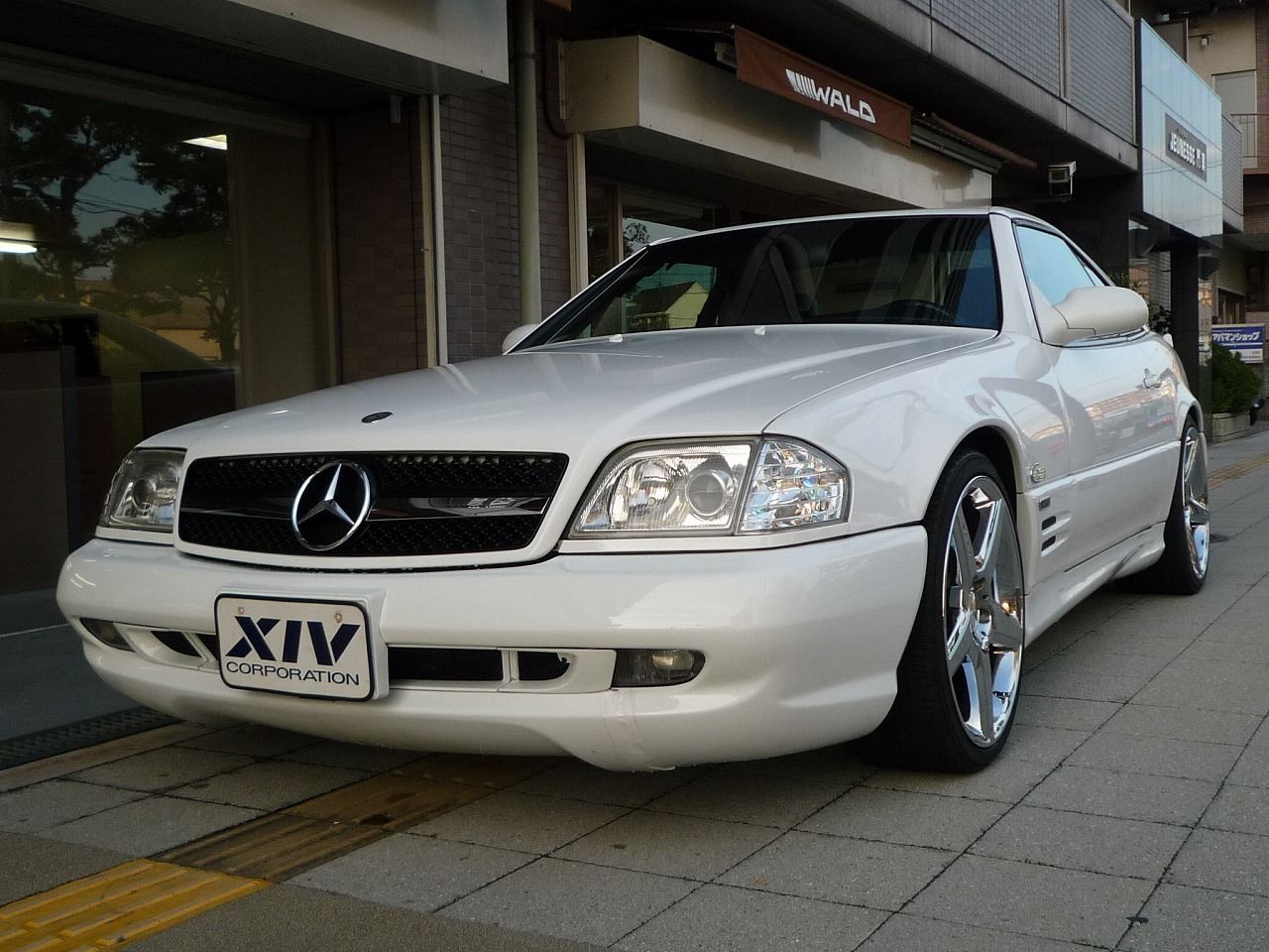 H11 Slクラス 白 Amg仕様 ベンツsl3 左h オープンカー 全国へ特選激安輸入中古車販売店 激安中古ベンツ 大阪benz販売センター