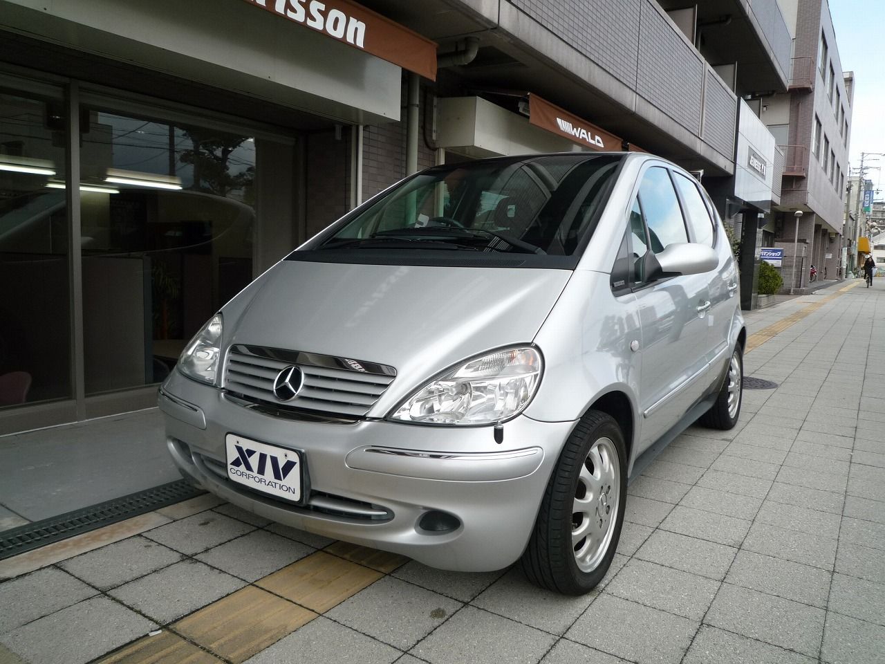 中部欧州中古車販売 ベンツaクラスa160エレガンス 右h H13年 シルバー 走行少 激安中古ベンツ 大阪benz販売センター 中部欧州中古車販売 ベンツaクラスa160エレガンス 右h H13年 シルバー 走行少 激安中古ベンツ 大阪benz販売センター