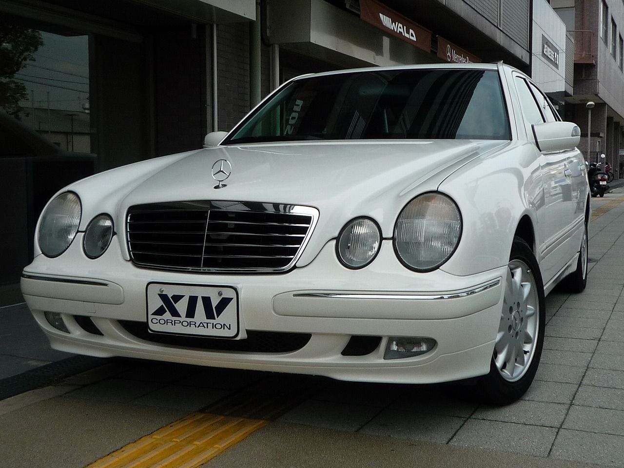 1オーナー 右h Mercedesbenz Eクラス E240 白 H13年 大阪から全国へ輸入中古車販売店 Used Car Shop Benz Bmw Japan 1オーナー 右h Mercedesbenz Eクラス E240 白 H13年 大阪から全国へ輸入中古車販売店 Used Car Shop Benz Bmw Japan