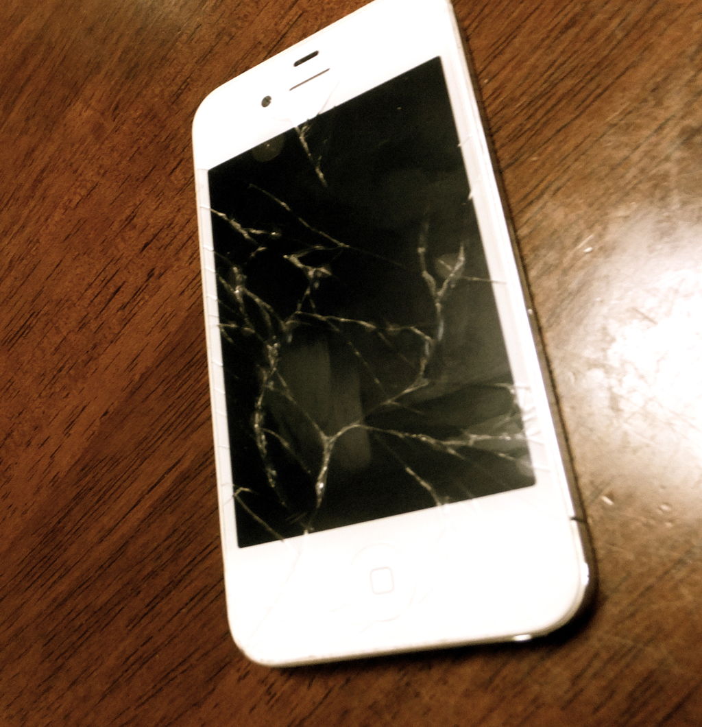 Iphoneの画面が割れてしまった 醤油と卵の探究をする鬼