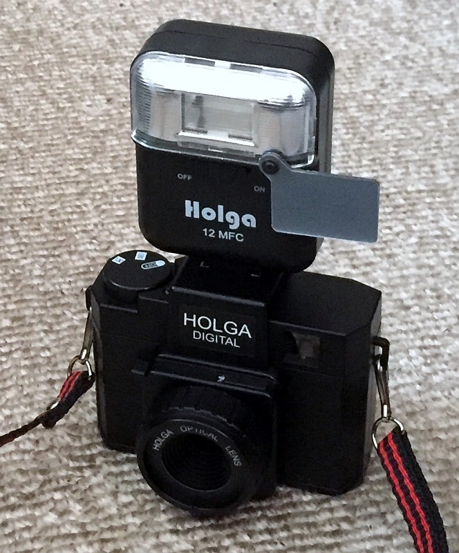 HOLGA DIGITALにHOLGAフラッシュを付けてみる。 : Rham-2 Diary HOLGA DIGITALにHOLGAフラッシュを付けてみる。 : Rham-2 Diary