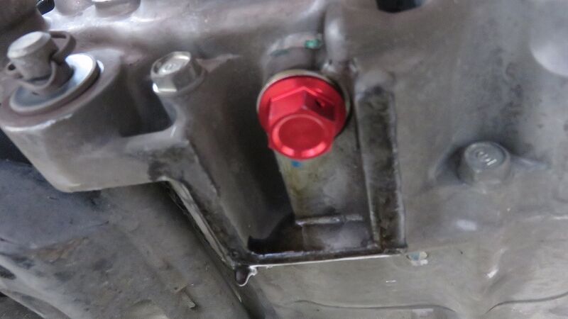 やってしまいました ドレンボルト なめなめです バイクで行ってみるか