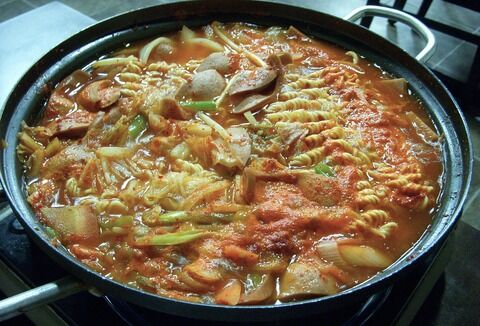 Korean.cuisine-Budae.jjigae-01