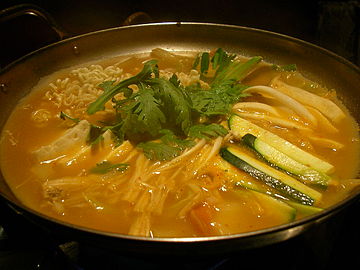 360px-Korean.food-Budaejjigae-01