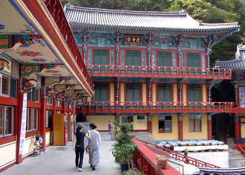 Korea-Danyang-Guinsa_Tohang_Hall2978-07