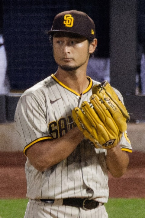 Yu_Darvish_checks_a_runner,_Oct_07_2022_(cropped)