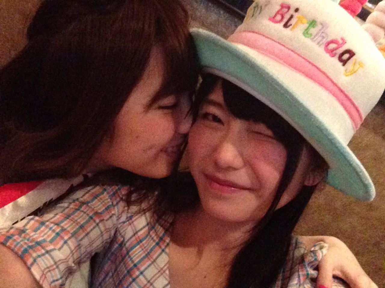 画像 島崎遥香が横山由依にキス よこやまとめ 横山由依をはんなりまとめるキー ボードの音色 画像 島崎遥香が横山由依にキス よこやまとめ 横山由依をはんなりまとめるキー ボードの音色