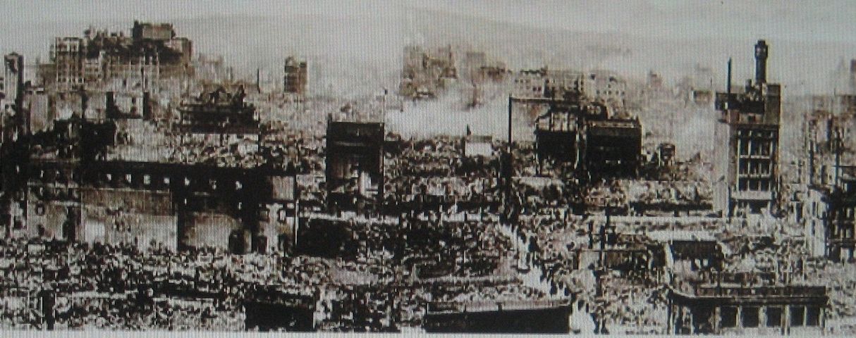 太平洋戦争の残影 大阪ミナミの爆撃廃墟 泰弘さんの 追憶の記 です 太平洋戦争の残影 大阪ミナミの爆撃廃墟 泰弘さんの 追憶の記 です