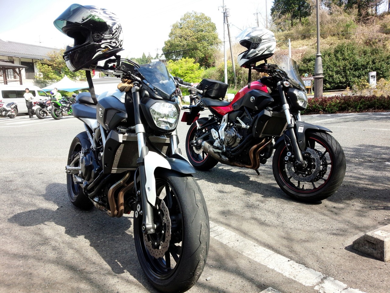 白いmt 07に乗ったライダーさん You I ー Mt 07と私
