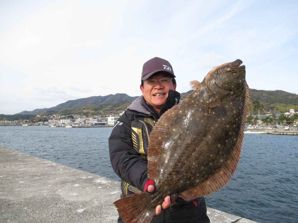 ７２ｃｍ巨大ヒラメがヒット 淡路島仮屋漁港一文字波止の投げ釣り 百戦錬磨