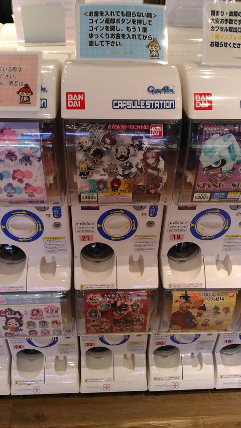 買付レオナールファッション 黒地にゴールド柄ワンピース P_20210924_111505_vHDR_Auto