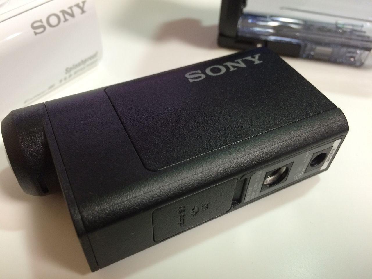 外観チェックとすぐ気になった点 - HDR-AS50レビュー(1) : YAAAM 外観チェックとすぐ気になった点 - HDR-AS50レビュー(1) : YAAAM